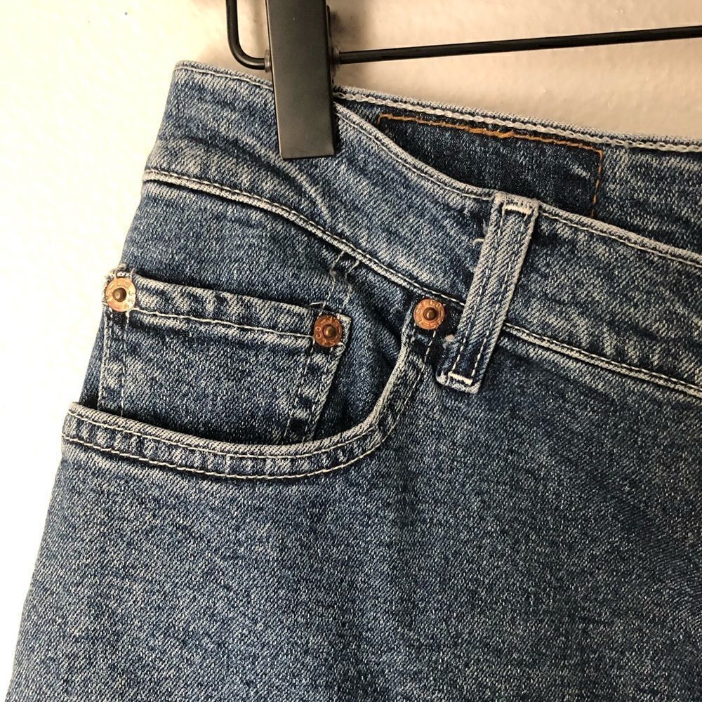 Vintage Levi’s medium wash blue denim shorts junior size 13/30 - Picture 4 of 10